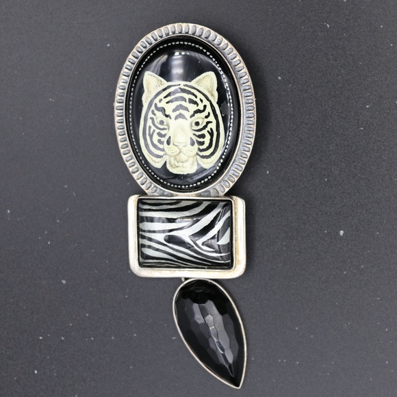Rare vintage Amy Kahn Russell AKR sterling silver carved  Vintage Amy Kahn Russell Pin/Pendant AKR silver